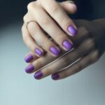 manicure w odcieniu fioletu