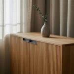 mebel z pionowymi lamelami