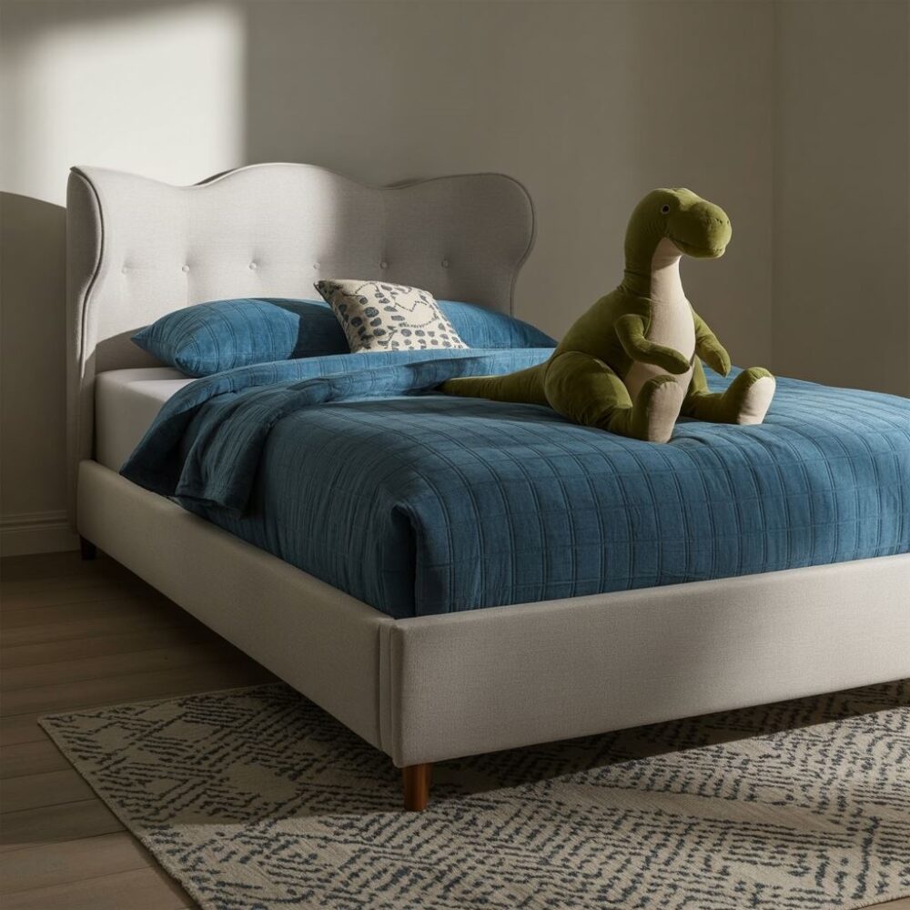 niebieskie łóżko z miękkim zagłówkiem